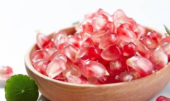 原创石榴盆景别忘记养夏天结果冬天赏干现在种时间正好