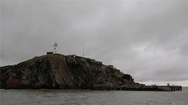 孤岛,没有淡水没有电,江苏一对夫妻却自愿坚守32年_王继才_生活_妻子