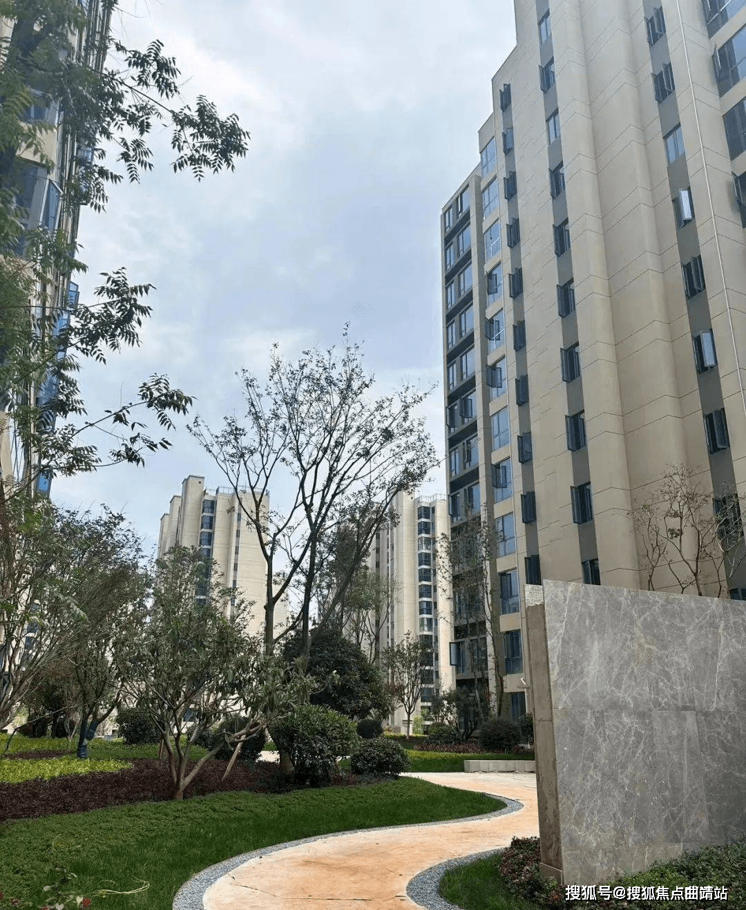 昆明碧桂园御龙半山售楼处电话首页网站丨户型房价地址楼盘详情