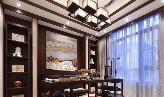 书房以深棕色为主色调,再搭配上博古架,书桌上陈设的众多中式摆件
