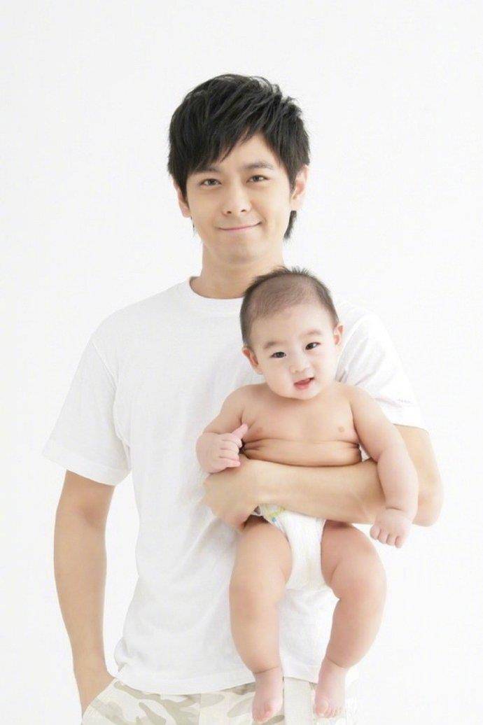 原创林志颖和kimi一起组装家具陈若仪感慨哥哥看起来比爸爸还大只