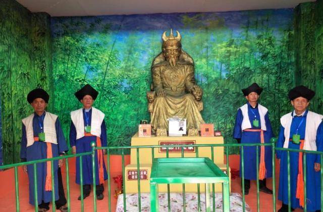 5万,虽说人口不多,但却明显区别于其他苗族;一般来讲,苗大抵分为赤,白