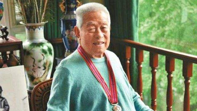 原创成都军区的第一任空军司令员62岁授中将65岁被免职后退役