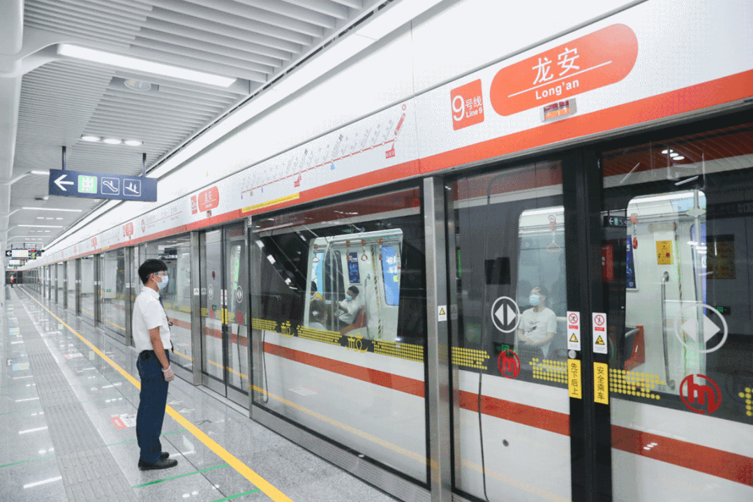 一条地铁线,将奋斗时光浓缩,也将美好生活延展.