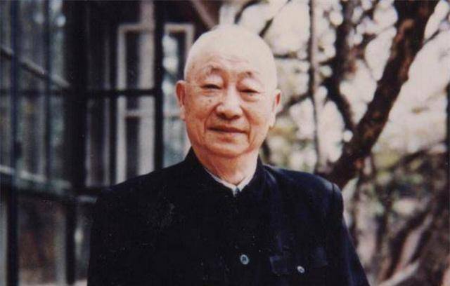 1910年,徐深吉出生在湖北省黄安县的一个农村家庭中,1927年,年仅17岁