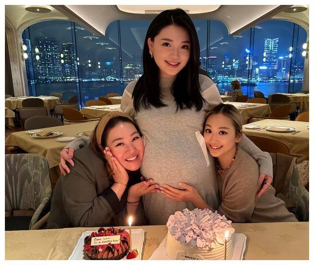 李嘉颖怀三胎,挺孕肚露脸气质优雅,第三胎仍是儿子_生育_低调_豪门