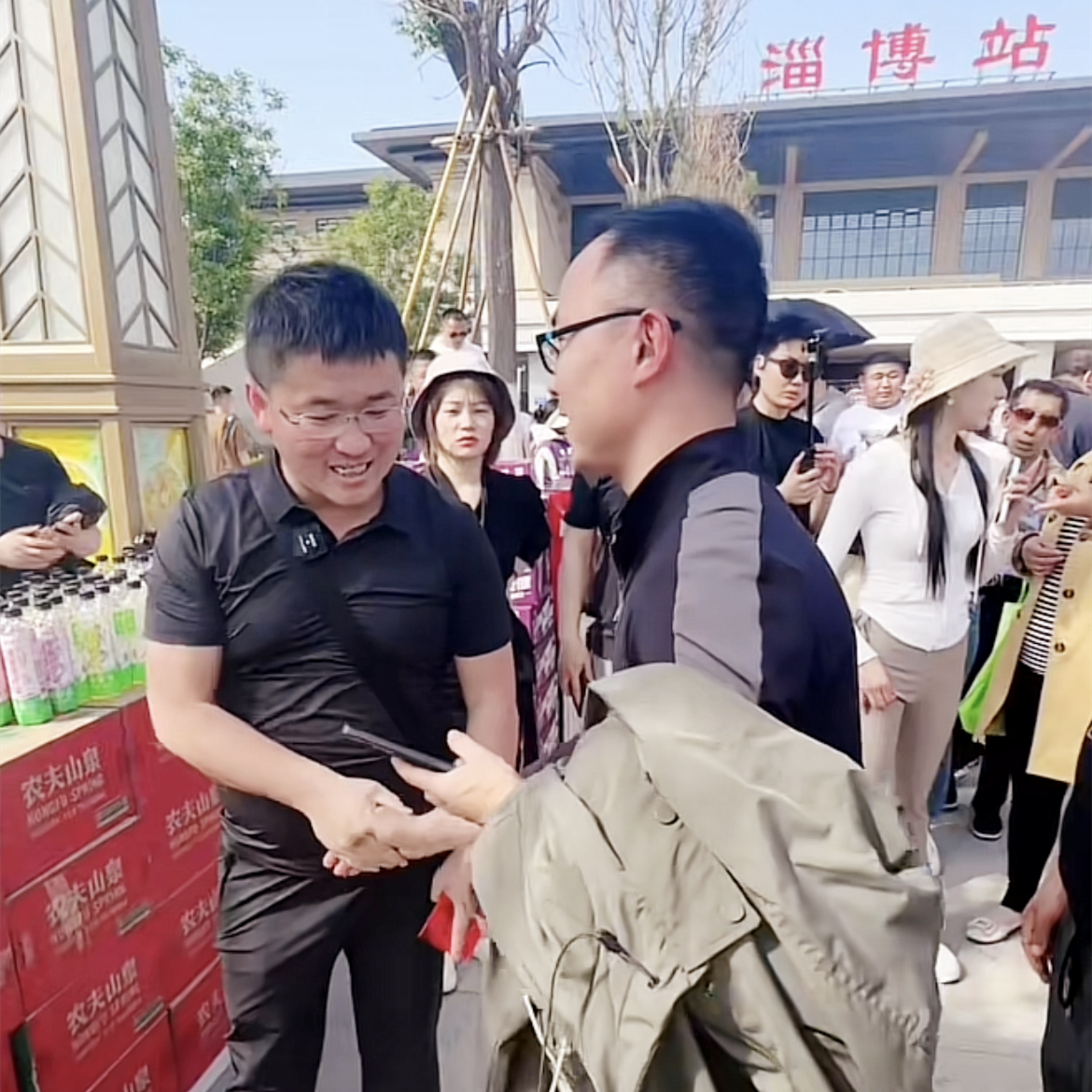 原创网红姜涛为农夫山泉发声感激企业并自愿去杭州帮忙评论区沦陷