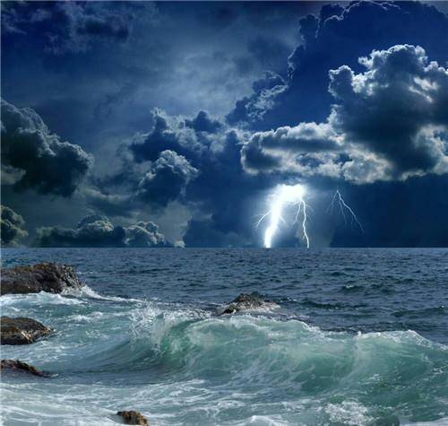 1909年7月28日,在这场暴风雨中逃脱出来的"克兰麦辛迪"号的船长声称