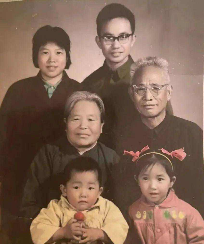 他是两弹一星功勋,为国鞠躬尽瘁,为了生病的妻儿,83岁不敢老去_韦世杰