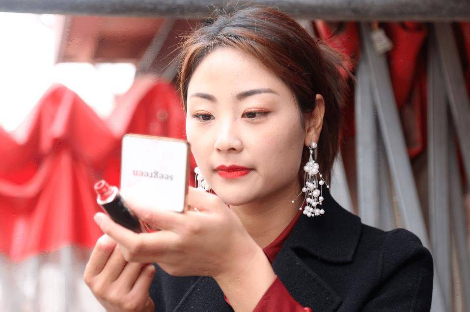 原创河南猪肉西施30分钟卖完一头猪顾客上门先问有对象吗