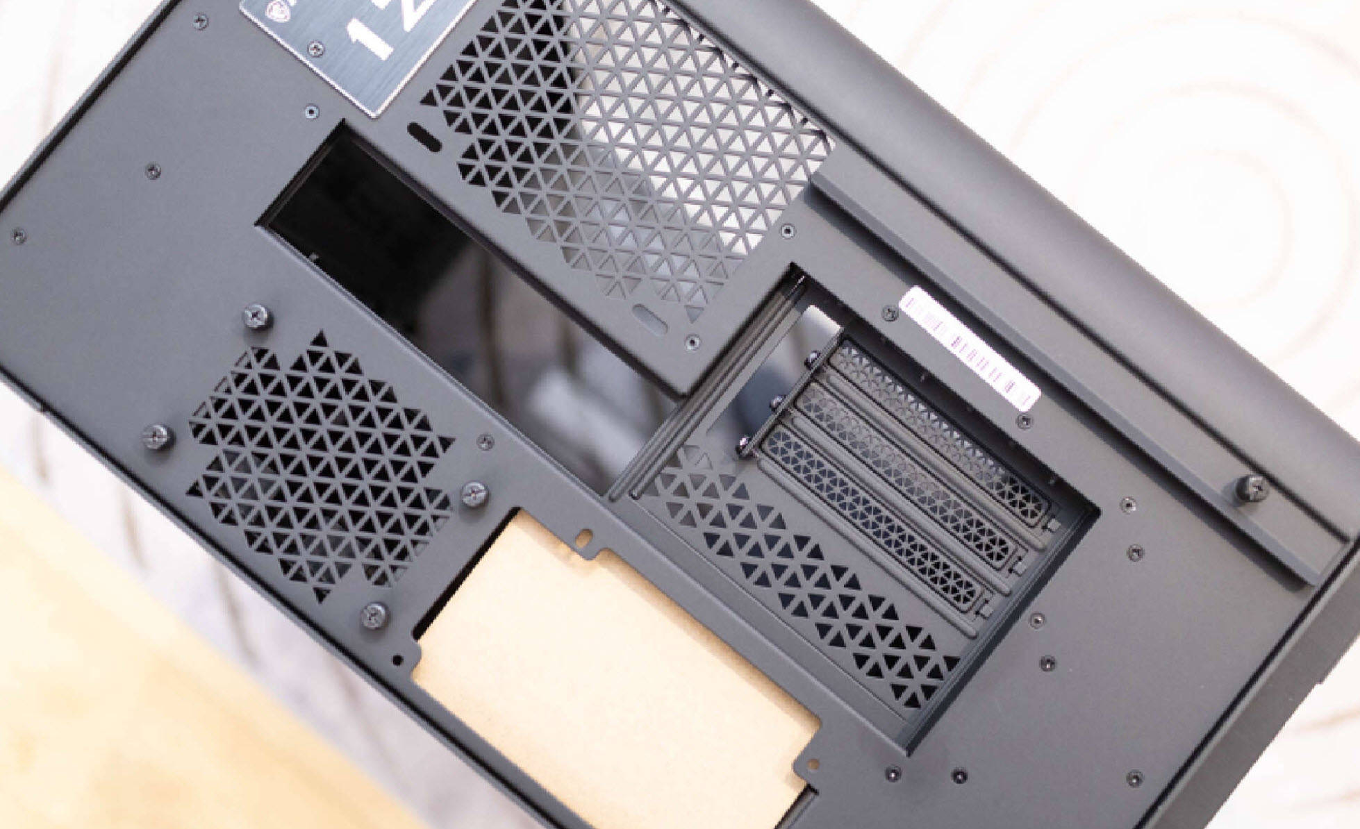 原创探索未来水世界微星megmaestro700lpz海景房机箱装机很耐撕