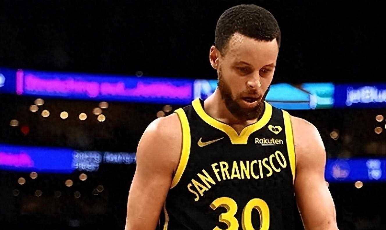 凯尔特人140-88大胜勇士,库里三分9中0,库里为什么会发_比赛_状态