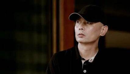 绯闻,冯小刚为其下跪颁奖,长相不出众但演技是真好_葛优_小时候_父亲