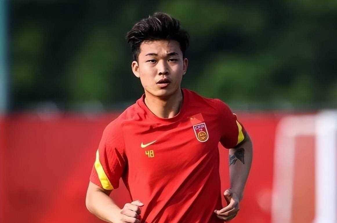 国足中场新核心人选,有可能在以下4人中产生_地方队_比赛_球员