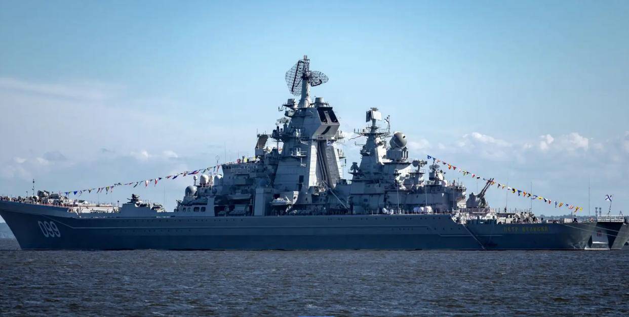 原创移动的武库舰500枚导弹武装全身