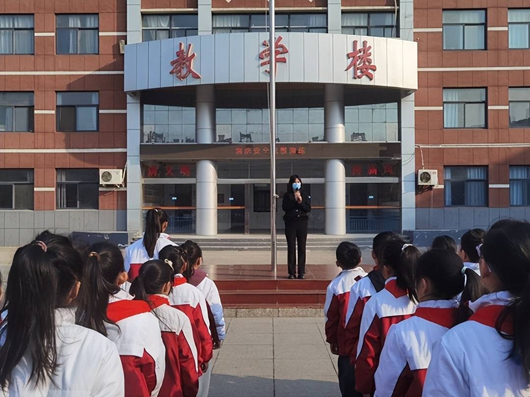 商丘市前进小学教育集团昆仑路校区开展消防演练活动