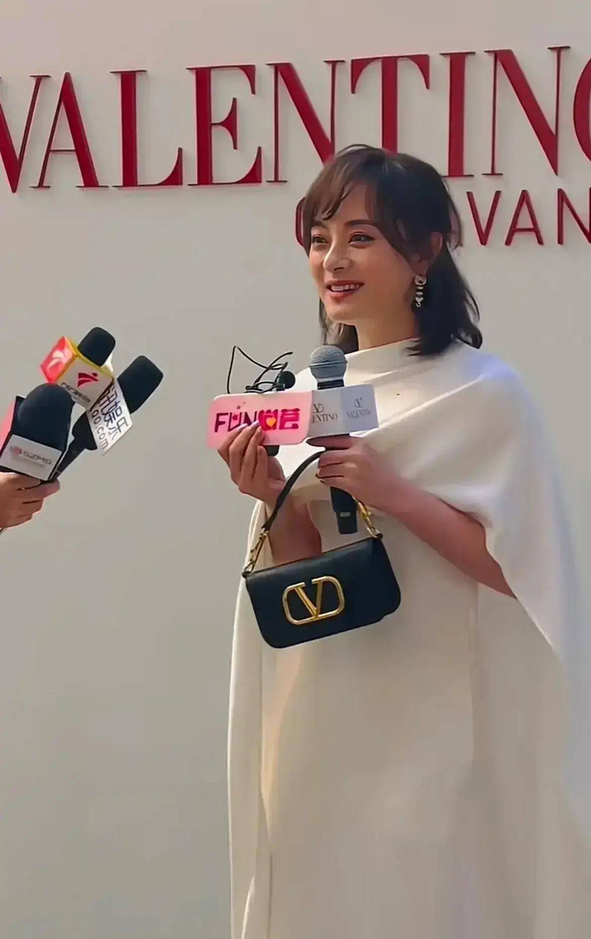 原创孙俪活动生图续了长发气质大变网友辣评终于告别微商发型