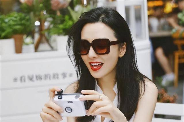 她是王励勤前女友分手后3年内嫁2富豪现已生娃37岁容颜靓丽