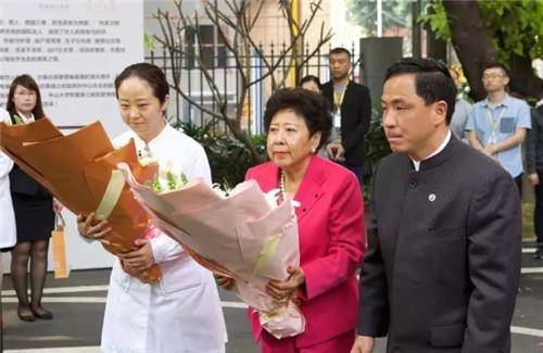 她是私生女,30岁才第一次见到生父,父亲的一句话,让她瞬间释怀_孙穗芳