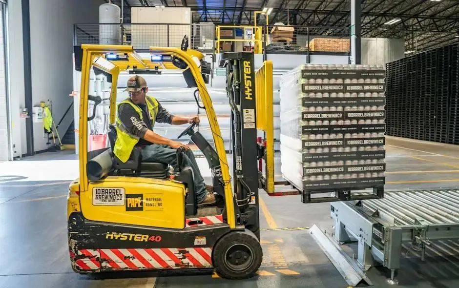 受极端天气影响亚马逊多个仓库紧急关闭