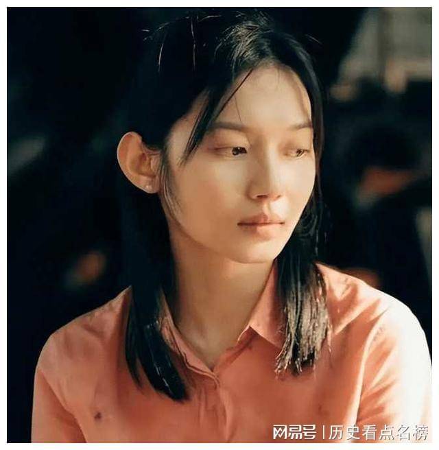 丁一一扮演的姐姐,身材火辣,颜值逆天,这或许是她最大的闪光点.