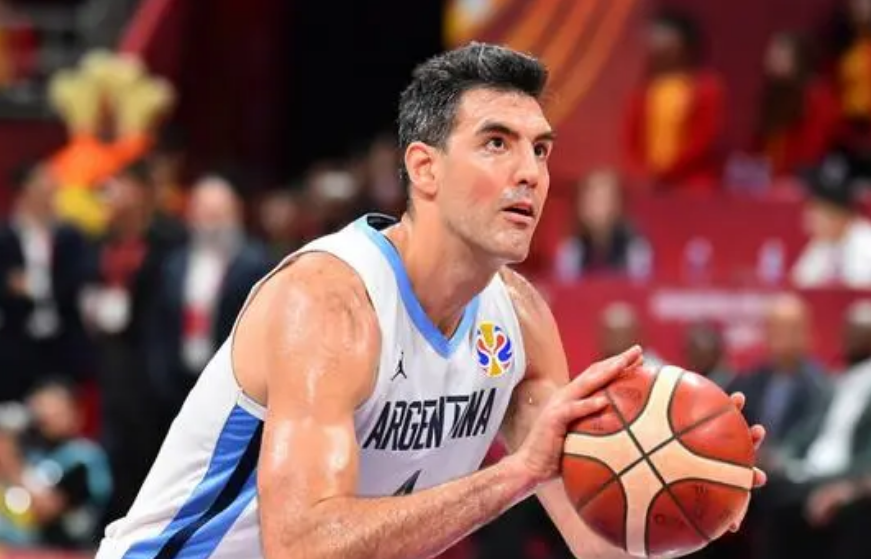 原创斯科拉一家近照44岁身材健硕转型ceo娇妻为他生4个儿子