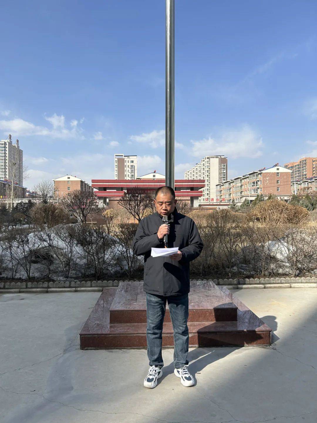 ​忻州市第十一中学举行主题升旗仪式