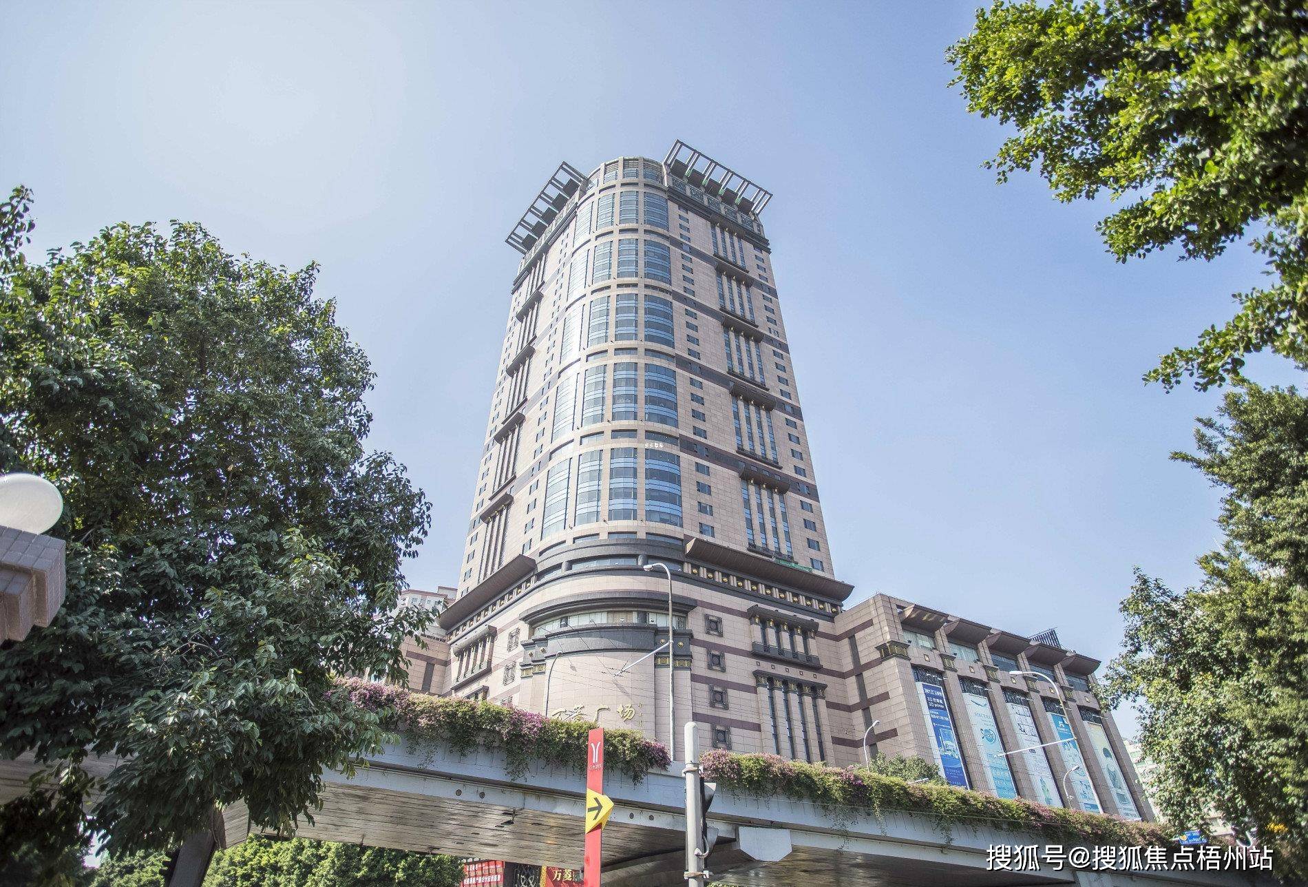 广州万菱广场租1-20人独立办公室 精装修 带家具 交通便利 可注册