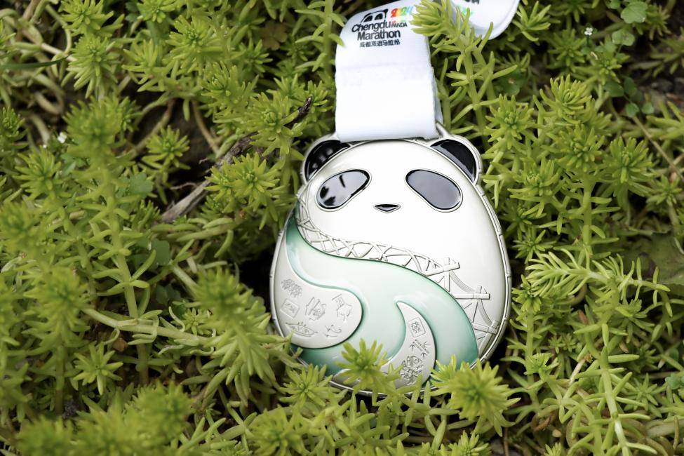 奖牌完赛服亮相!2024成都双遗马拉松3月24日开跑