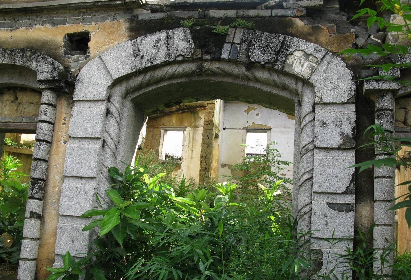 他是富于传奇的一生获孙中山授衔嘉奖并授一柄指挥佩剑