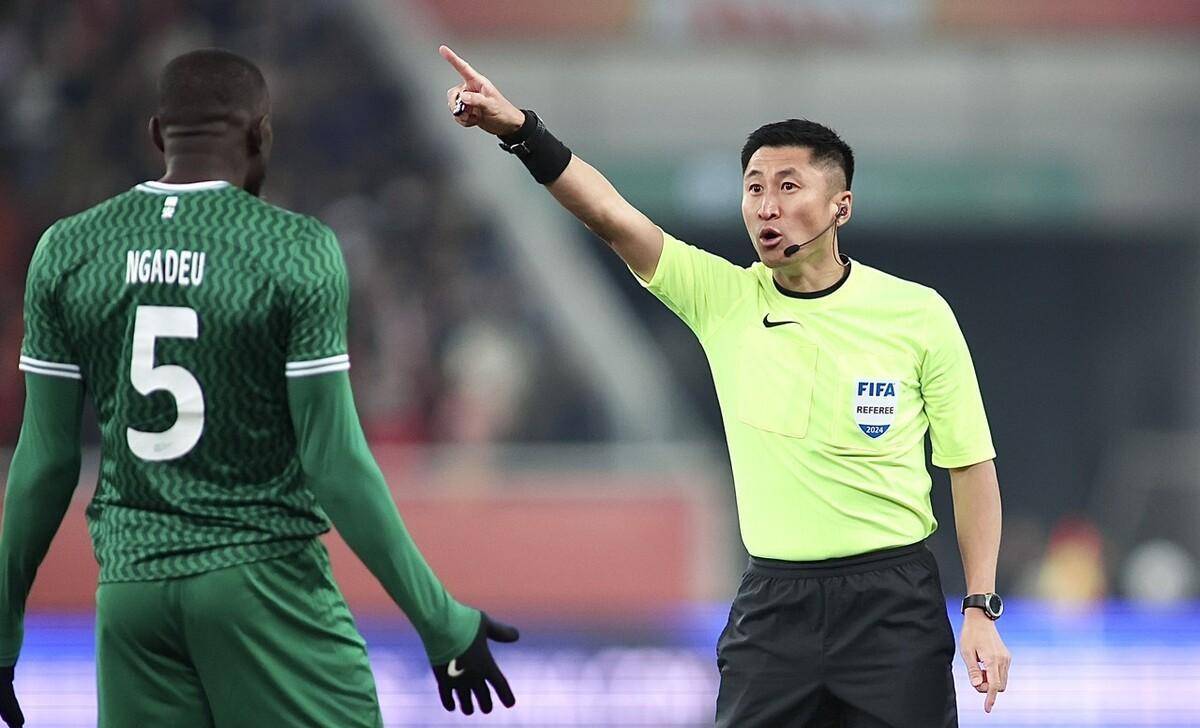 原创亚冠4强出炉马宁发威单场10牌我们足球出名或执法亚冠决赛