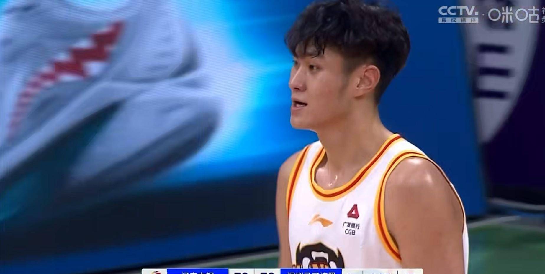 弗格持续拉胯,累伤继伟和大韩,三节比分撕咬辽篮节