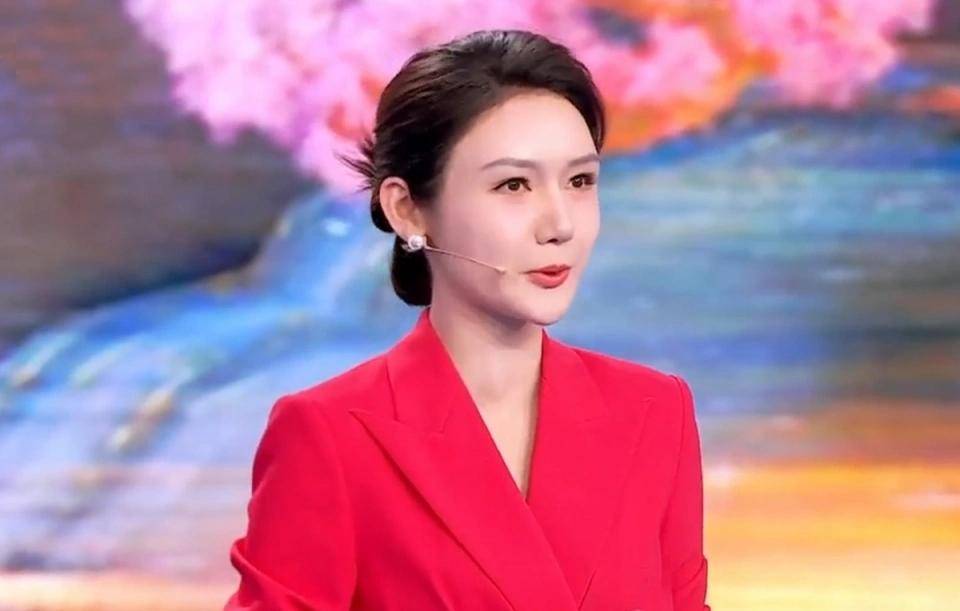 原创中国诗词大会开播龙洋接班董卿3届春晚后大放异彩