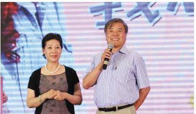 江泓在一些大小事情上,对关牧村呵护有加,让关牧村逐渐接受这个让她