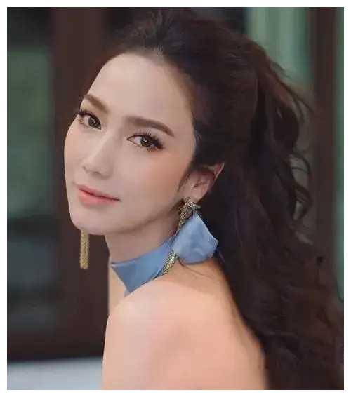 泰国超级巨星,失去数十万粉丝,他们对中国友好行为表示支持_aump_观众