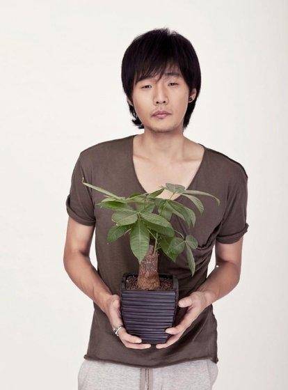 38岁李荣浩15岁辍学19岁车祸险丧命10年幕后终逆袭成导师