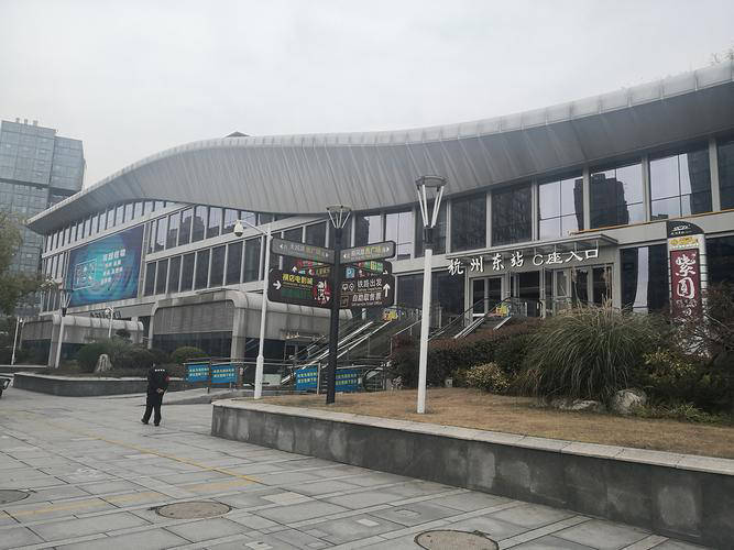 在杭州上城区新风商业广场,还调研考察了杭州中诚农谷科技有限公司,该