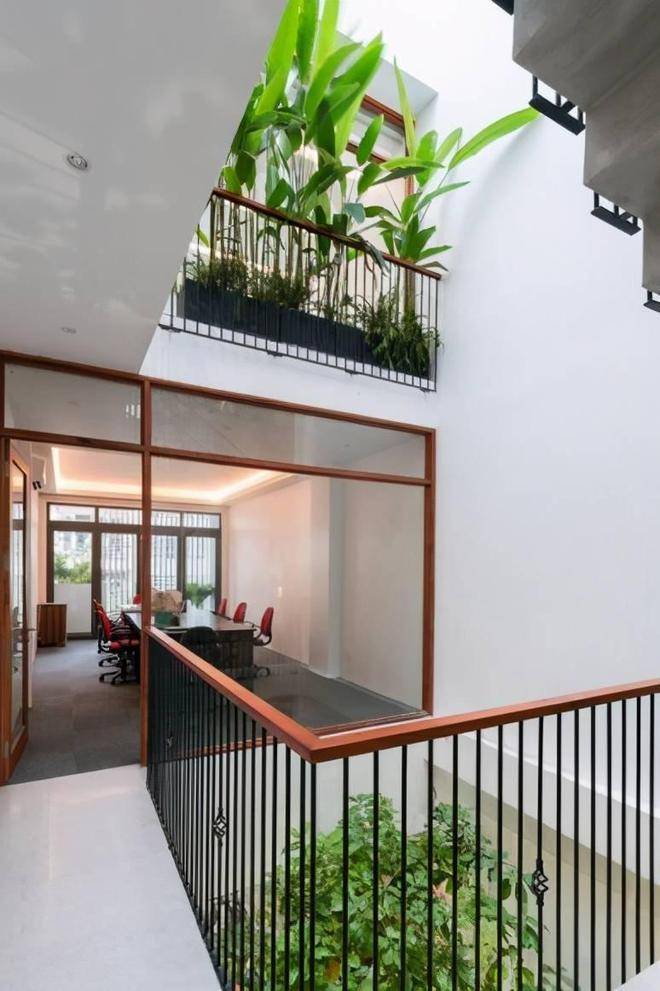 自建房和别墅都不错中间挖个天井腾出50cm就能添加几个阳台