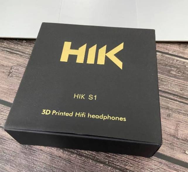 听氦刻hik的s1采用特斯拉扬声器的耳机有线连接特有的高音质