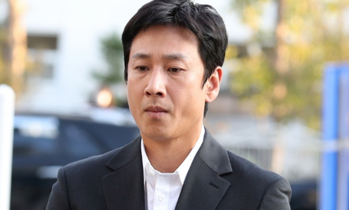 原创李善均去世后余波更大勒索他2亿的女星抱孩子上庭博同情