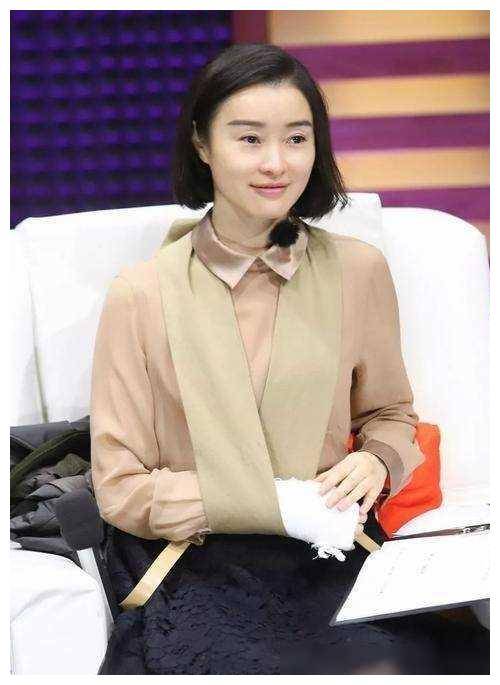 吴越亲自探访左小青,素颜魅力,胜过妆容造就._网友_时尚_气质