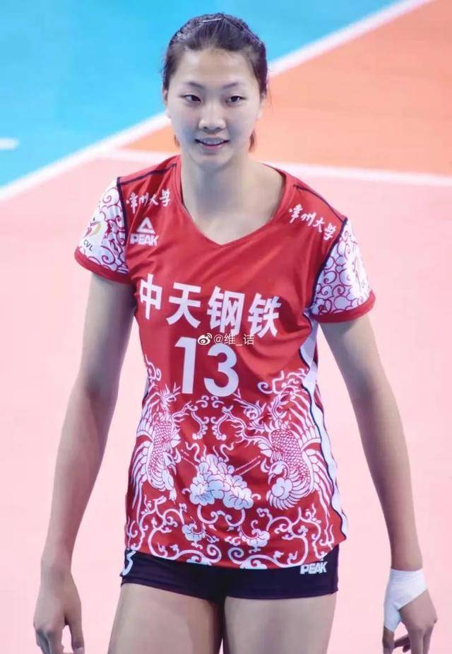 99米(实际身高2.01米),是除赵睿之外的中国女排球员中最高的.