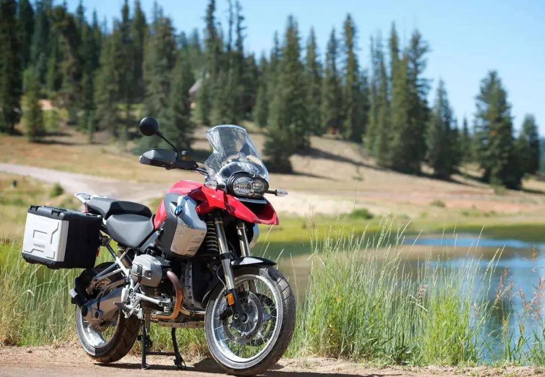 r 1250 gs,从风冷到液冷,从2气门到4气门……宝马gs家族的故事其实就