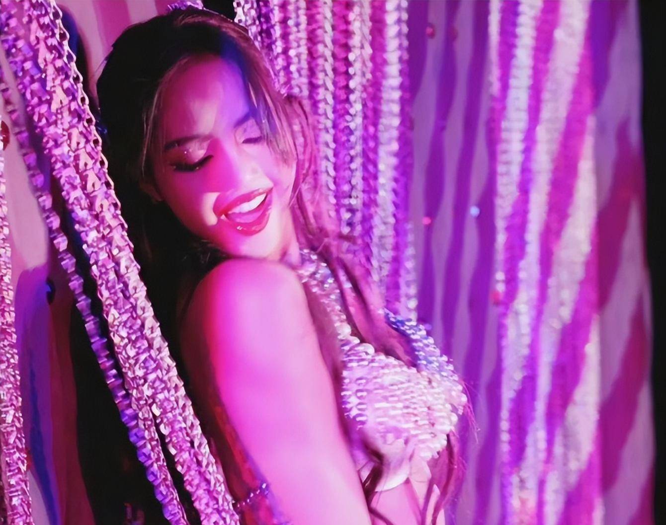 当时很多粉丝朋友不理解lisa作为韩国顶流女团歌手.