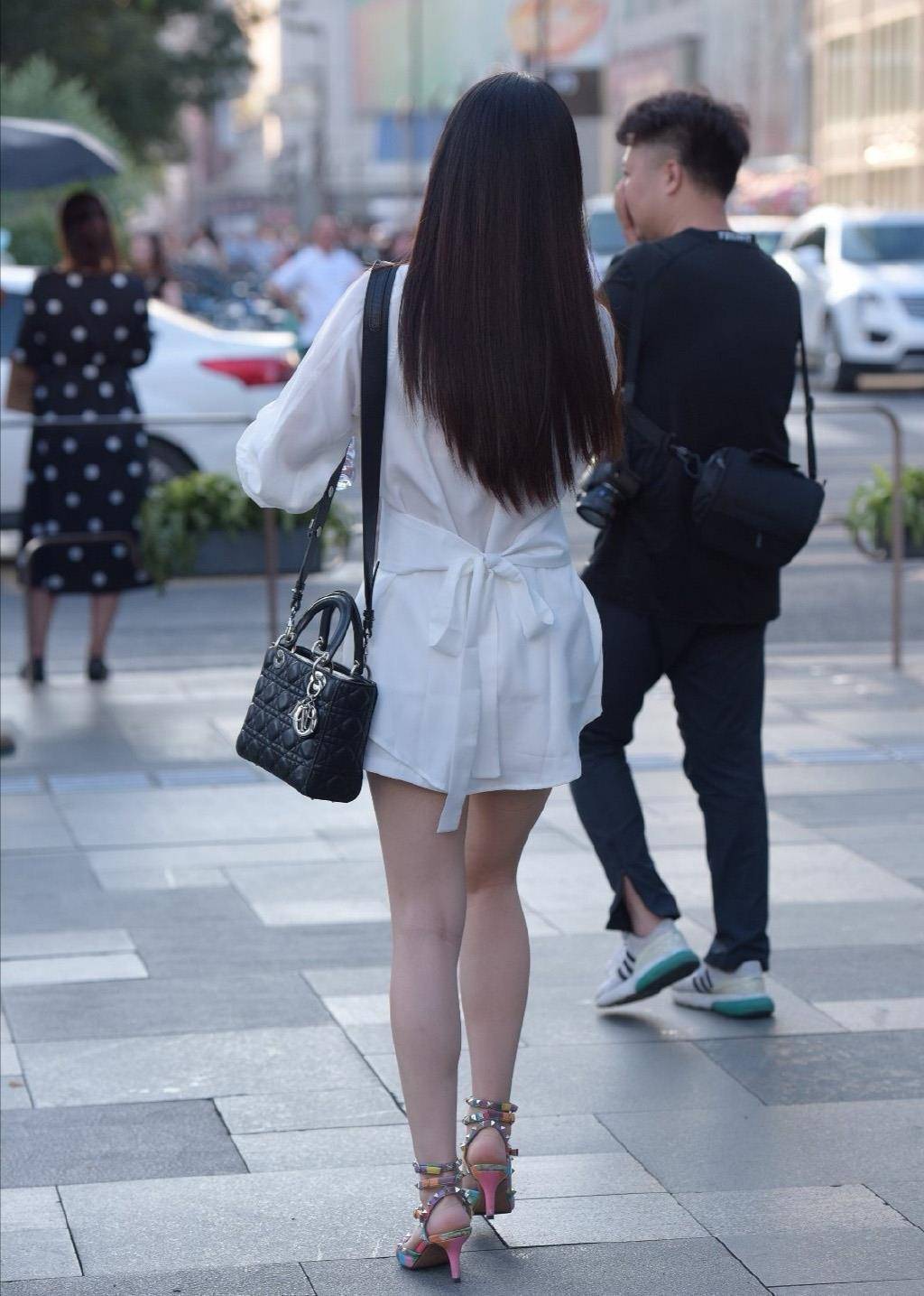 原创穿衬衫打造优雅范时尚女生的装扮值得借鉴