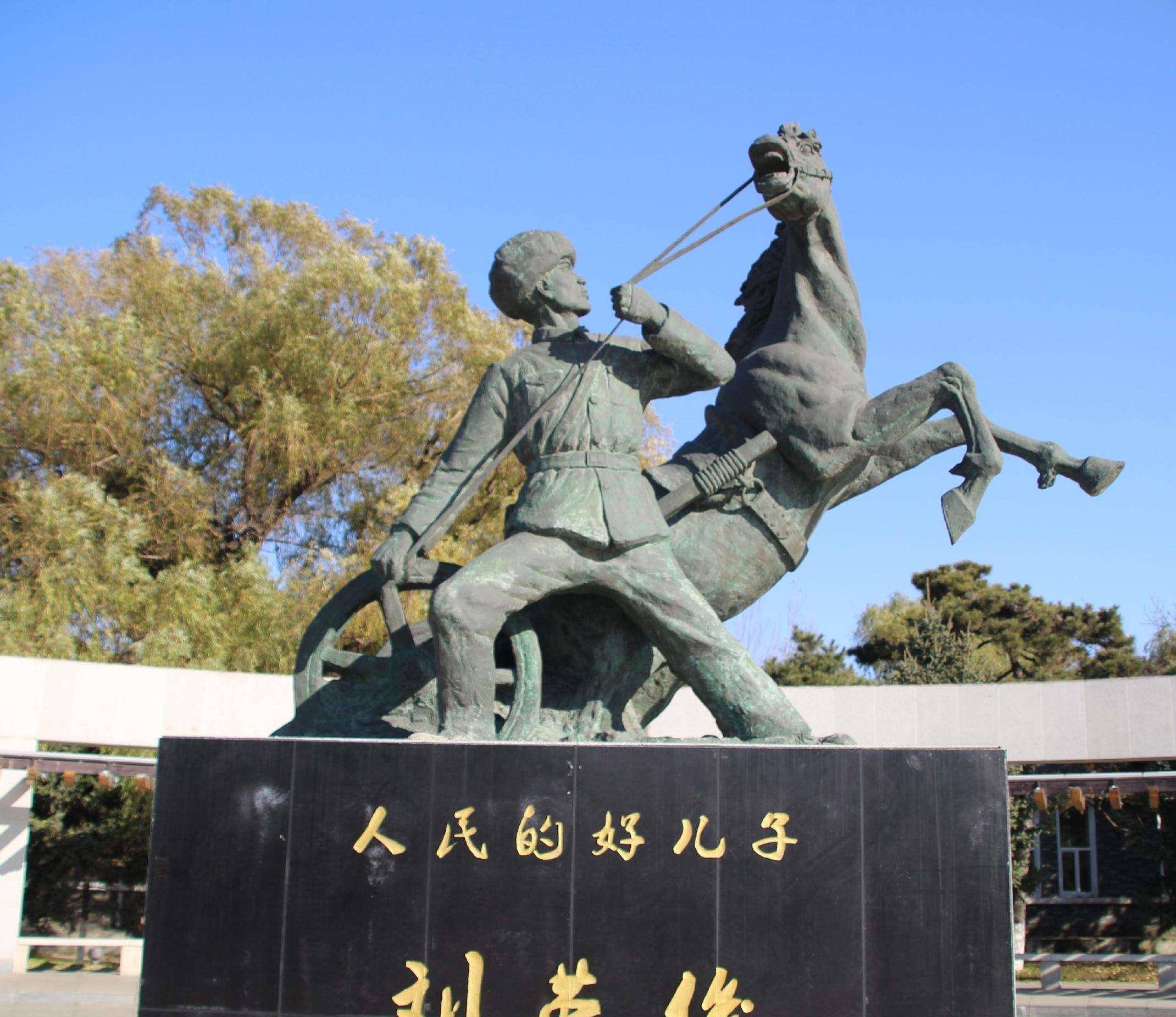 1966年烈士勇拦惊马救6名儿童,43年后烈士母亲离世,6人含泪跪别_刘英