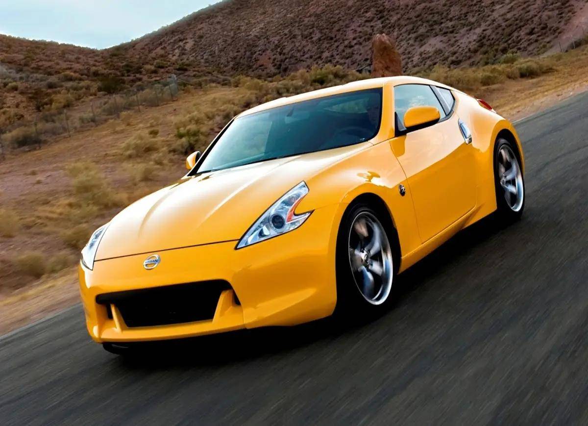 2009年第六代z问世,型号是370z,日产在350z的设计,性能基础上进行了