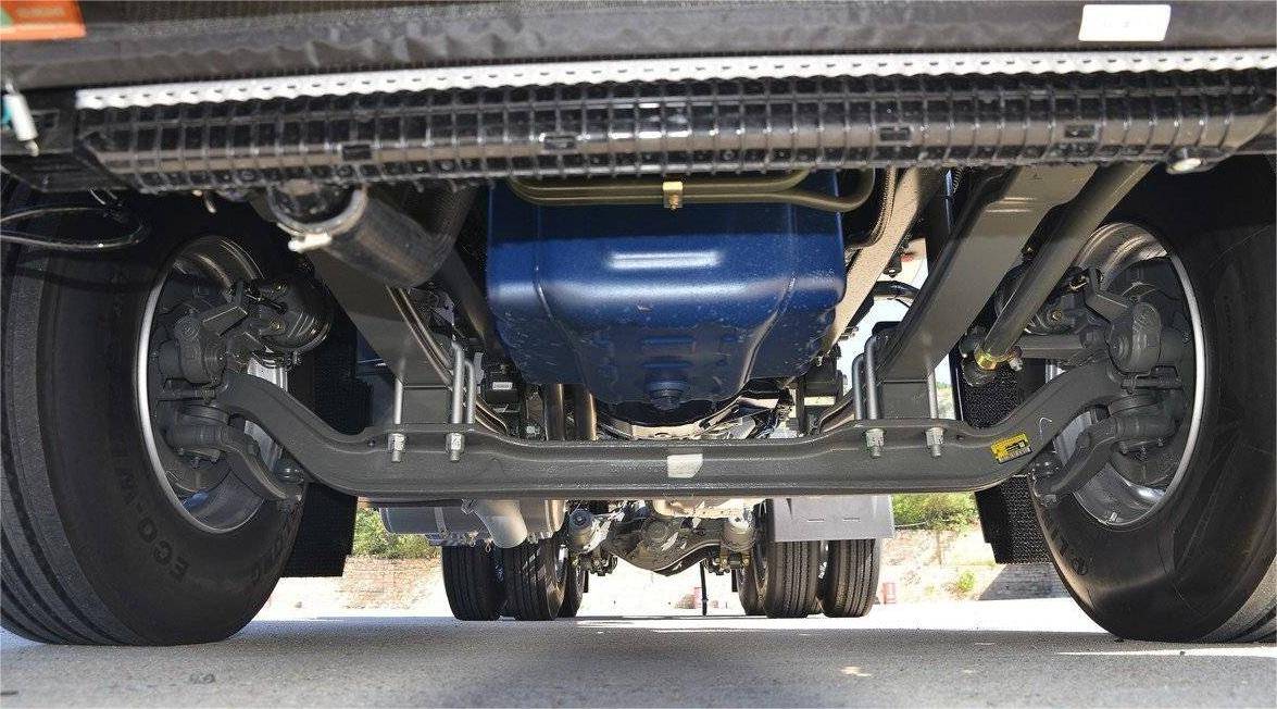 持续火爆中短途运输市场全新一代豪沃tx7lng牵引车有何秘诀