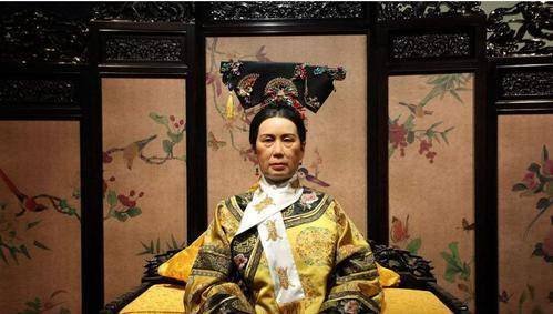 比如清朝入关后的第一任皇帝顺治,在其年幼的时候就是由多尔衮主政