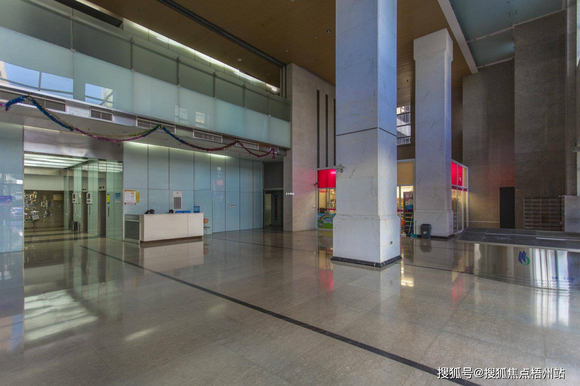 上海宝隆一方大厦联合办公租120人工位精装修交通便利可注册